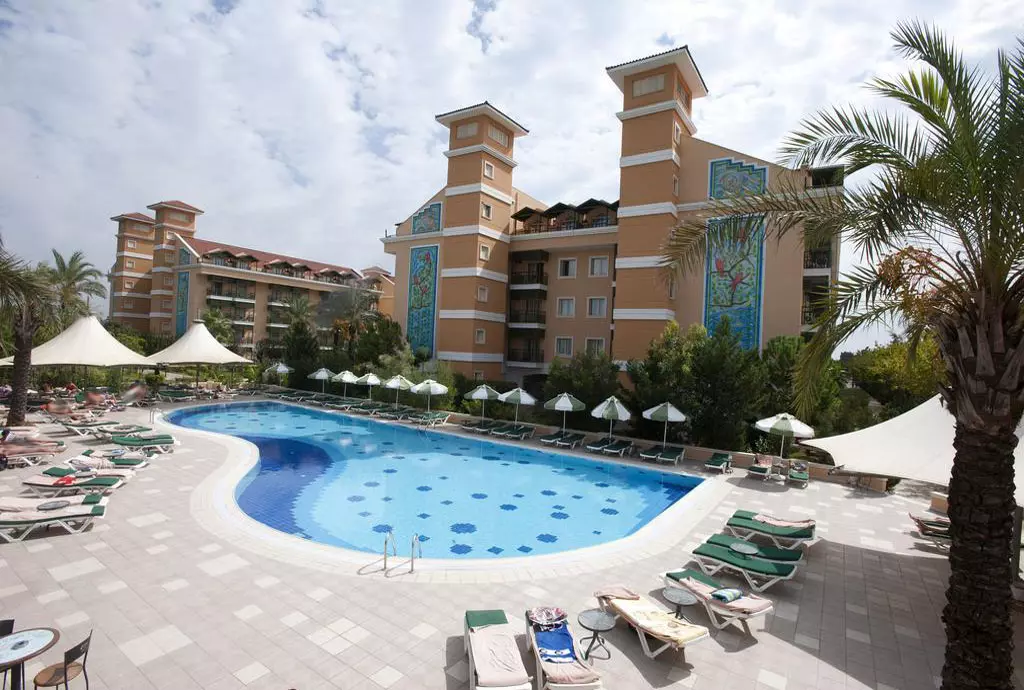 crysta_paraiso_verde_resort_shabavizparvaz_03.jpg