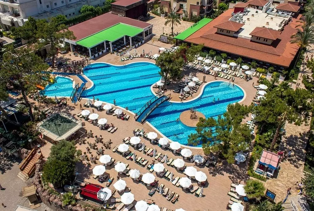 crystal_aura_beach_antalya_shabavizparvaz_03.jpg