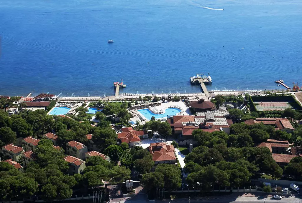 crystal_flora_beach_resort_shabavizparvaz_01.jpg