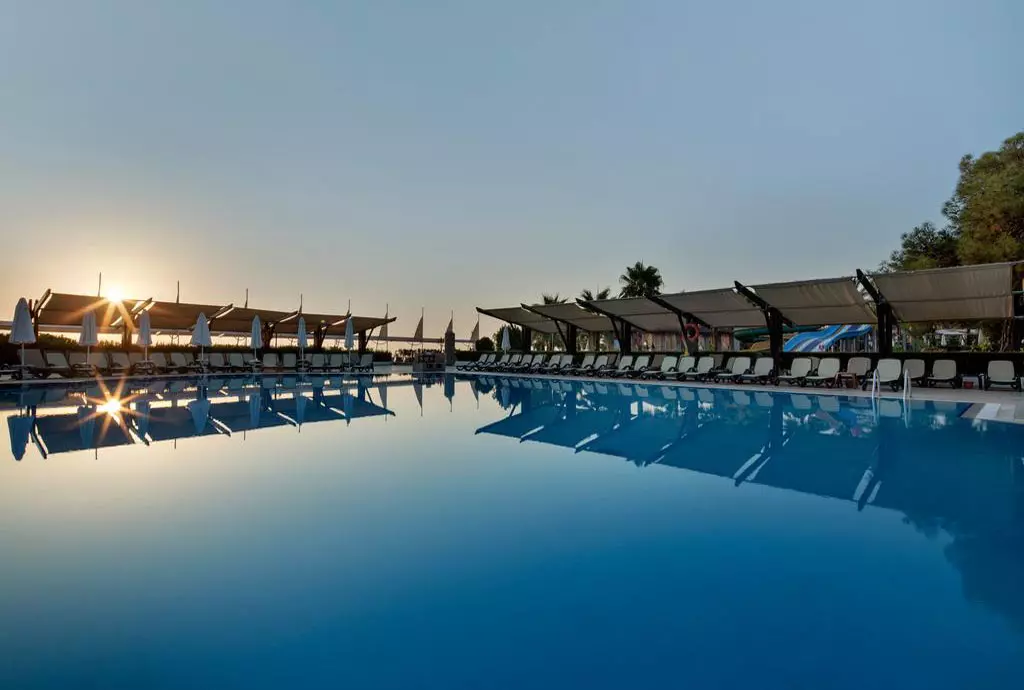crystal_flora_beach_resort_shabavizparvaz_02.jpg
