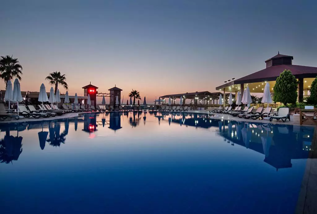 crystal_flora_beach_resort_shabavizparvaz_06.jpg