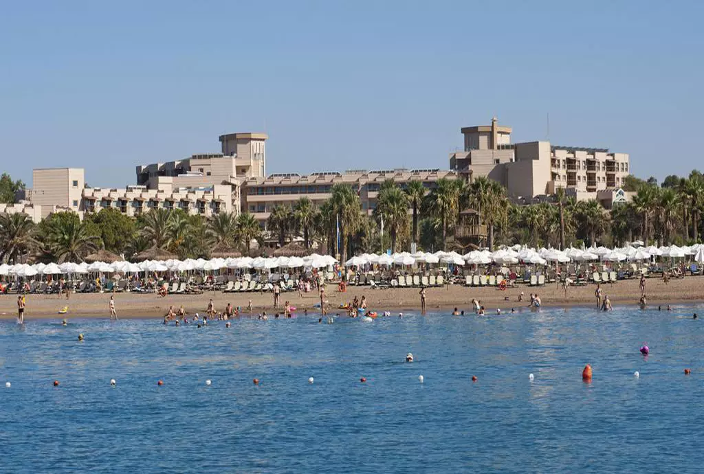crystal_tat_beach_shabavizparvaz_05.jpg