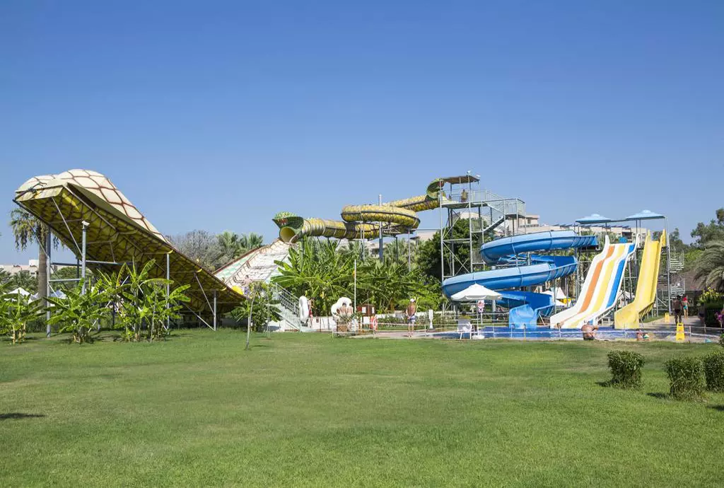 crystal_tat_beach_shabavizparvaz_06.jpg