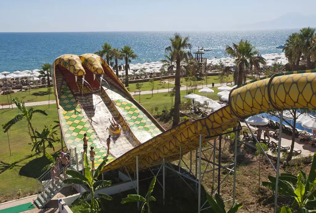 crystal_tat_beach_shabavizparvaz_09.jpg