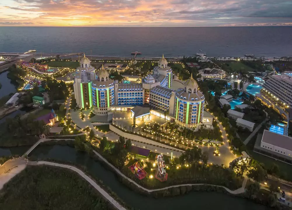 delphin_be_grand_lares_park_01.jpg