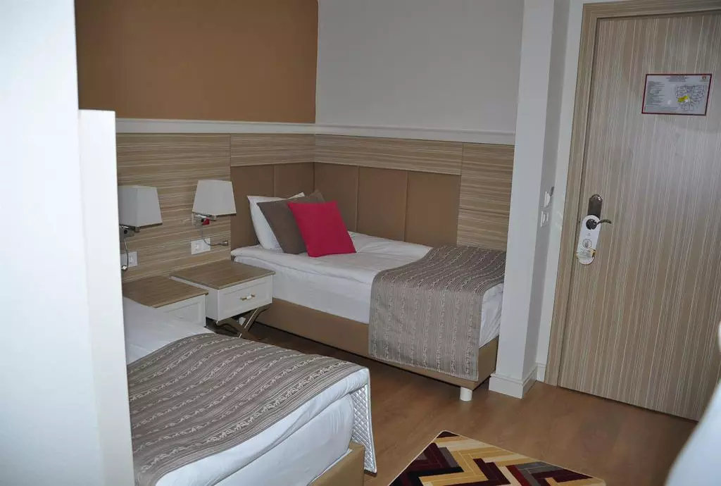 delphin_deluxe_shabavizparvaz_13.jpg delphin_deluxe_shabavizparvaz_13.jpg