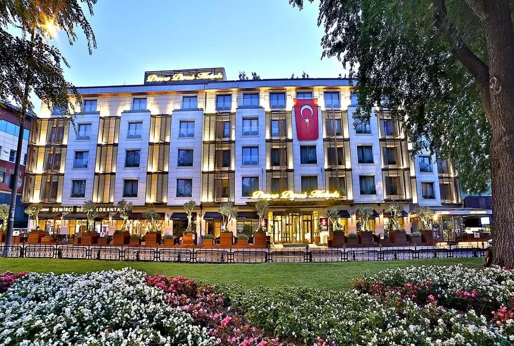 dosse_dossi_spa_downtown_shabavizparvaz_01.jpg
