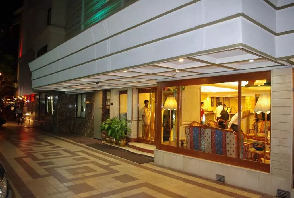 emerald_hotel_services_apartments_mumbai_shabavizparvaz_06.jpg