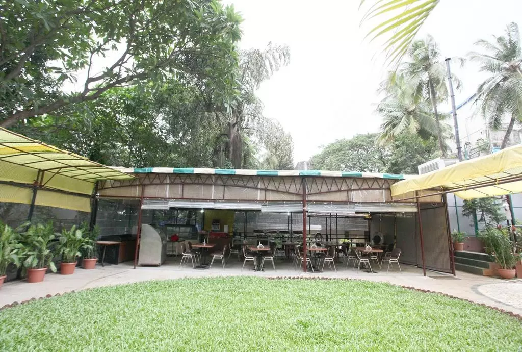emerald_hotel_services_apartments_mumbai_shabavizparvaz_08.jpg