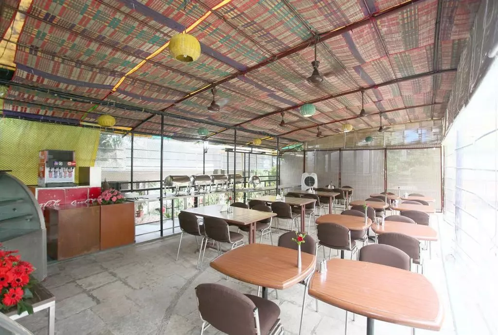 emerald_hotel_services_apartments_mumbai_shabavizparvaz_09.jpg