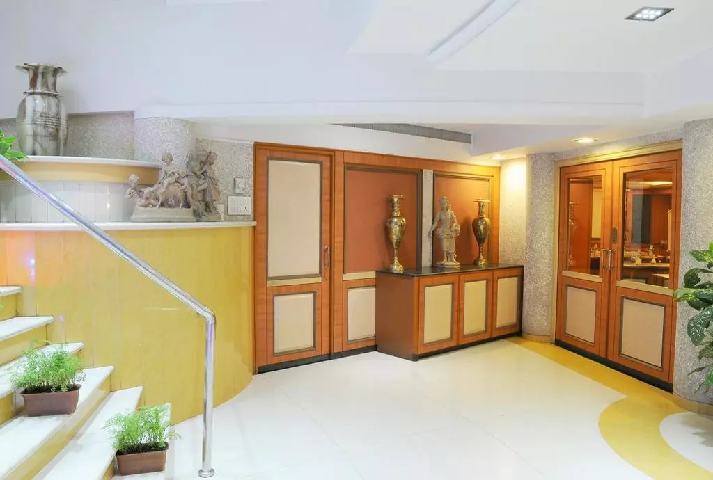emerald_hotel_services_apartments_mumbai_shabavizparvaz_11.jpg