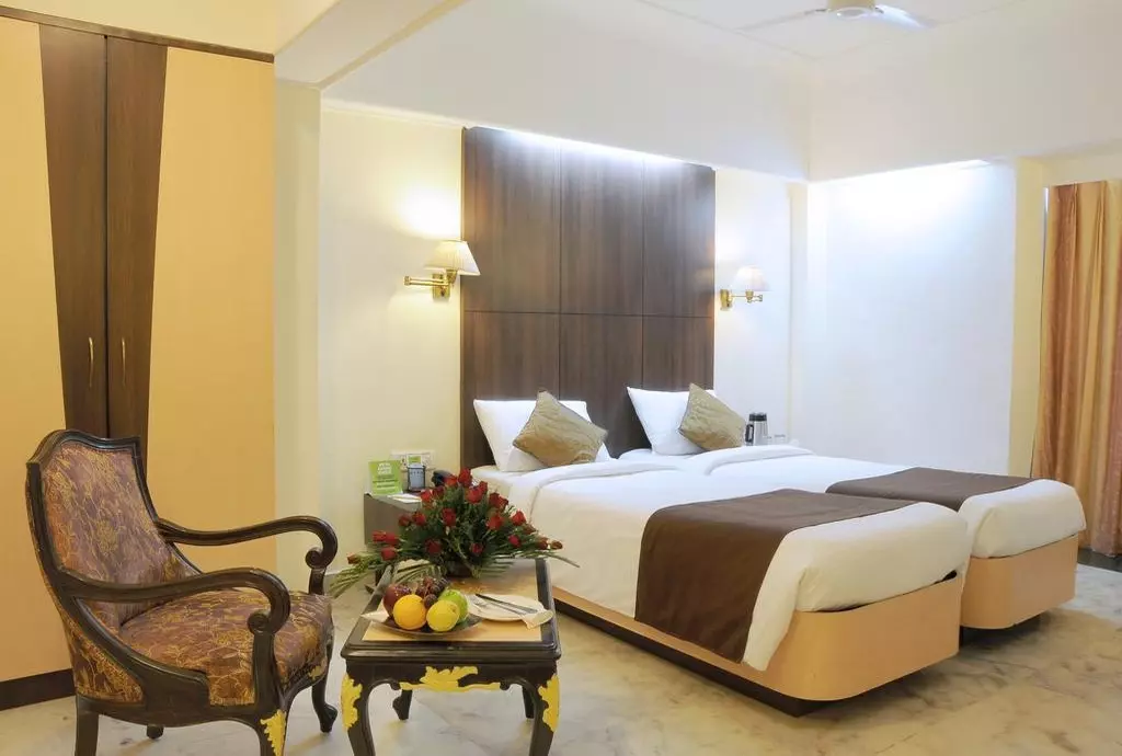 emerald_hotel_services_apartments_mumbai_shabavizparvaz_12.jpg