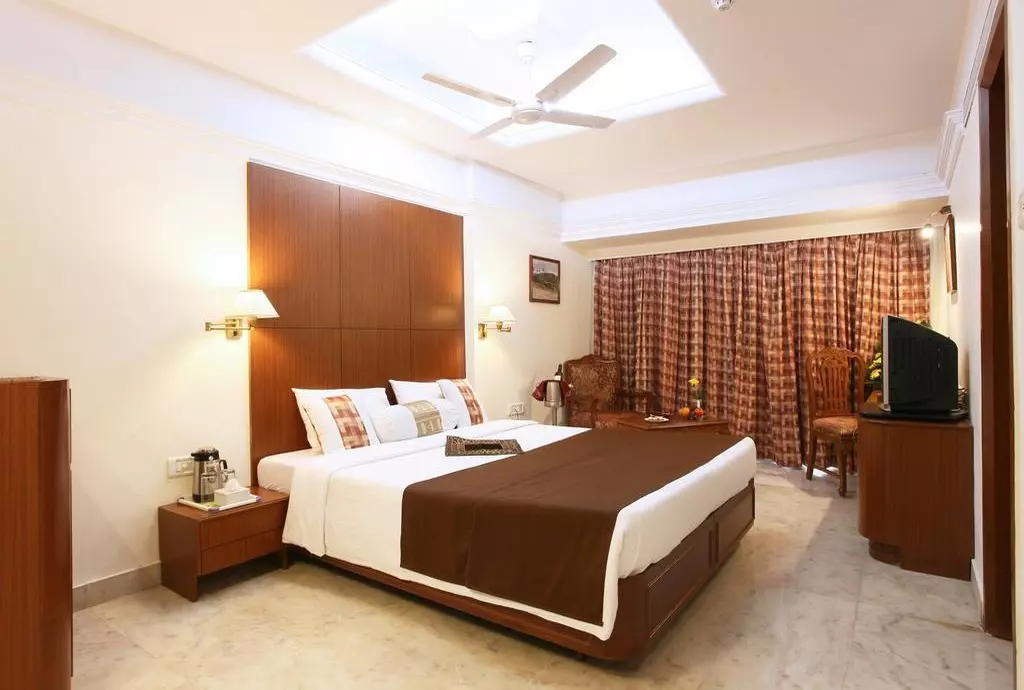 emerald_hotel_services_apartments_mumbai_shabavizparvaz_15.jpg