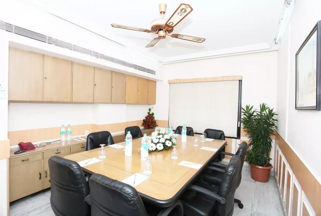 emerald_hotel_services_apartments_mumbai_shabavizparvaz_16.jpg
