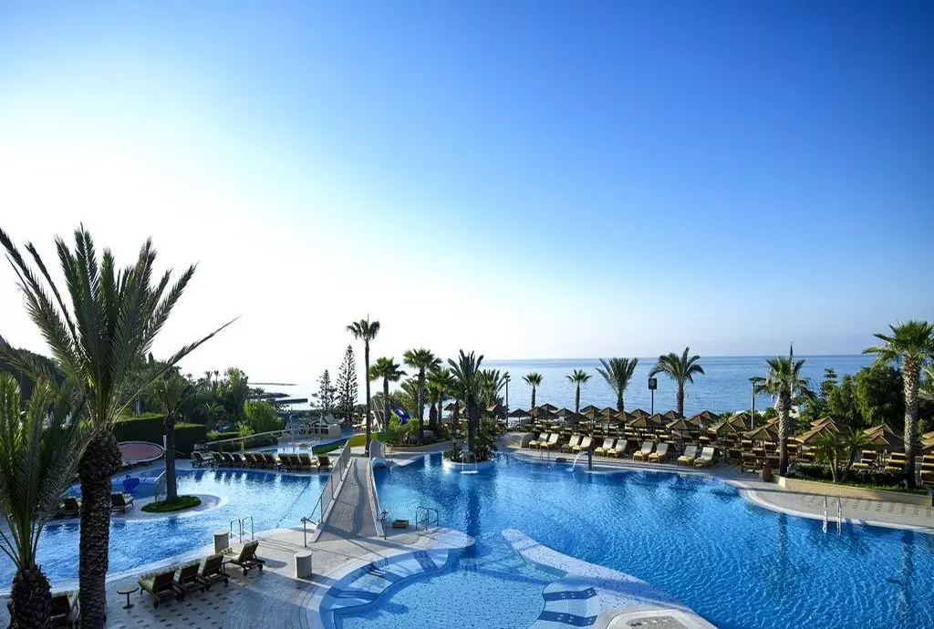 four_seasons_limassol_shabavizparvaz_02.jpg