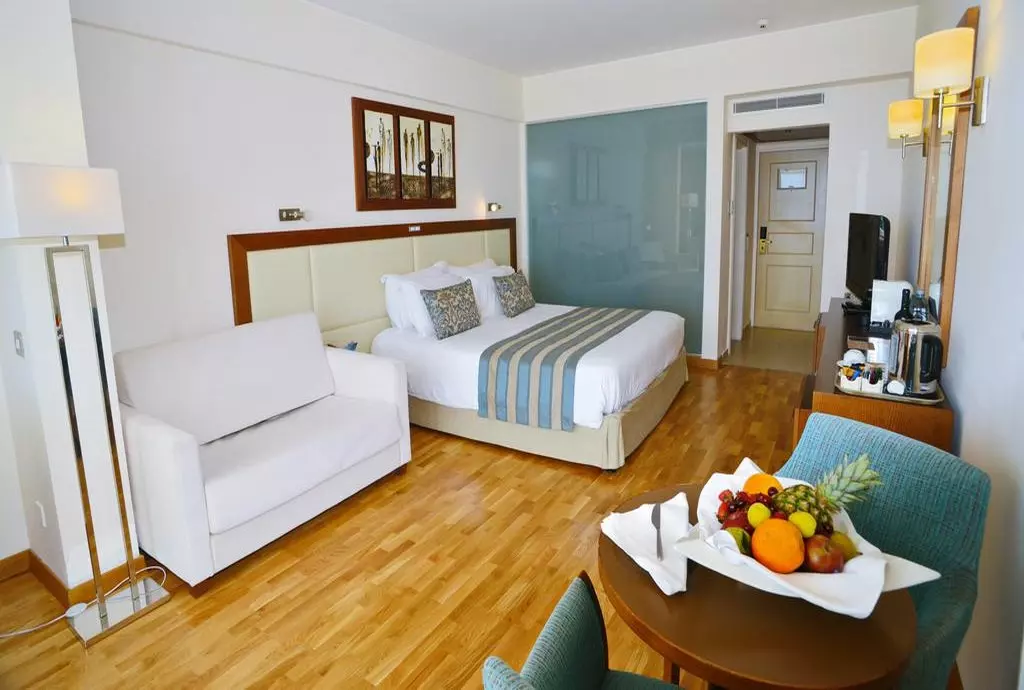 golden_bay_beach_larnaca_shabavizparvaz_22.jpg golden_bay_beach_larnaca_shabavizparvaz_22.jpg