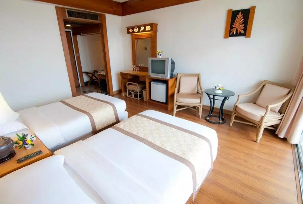 golden_beach_pattaya_shabavizparvaz_06.jpg golden_beach_pattaya_shabavizparvaz_06.jpg