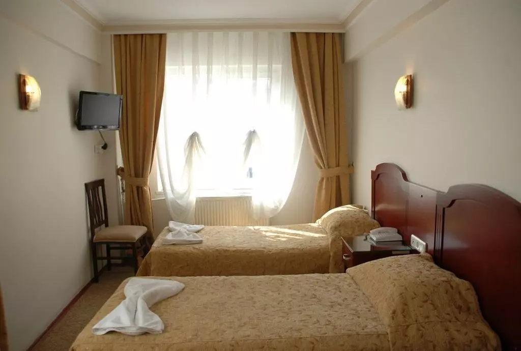 grand_liza_shabavizparvaz_09.jpg grand_liza_shabavizparvaz_09.jpg