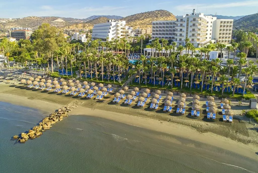 grand_resort_limassol_shabavizparvaz_02.jpg