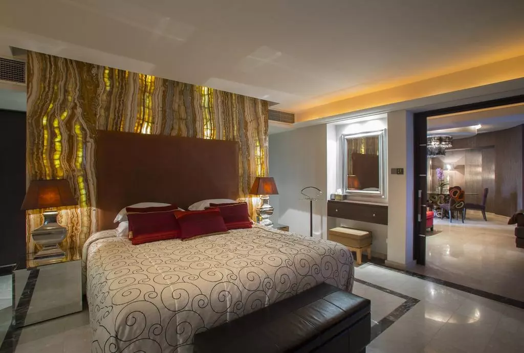 grand_resort_limassol_shabavizparvaz_18.jpg