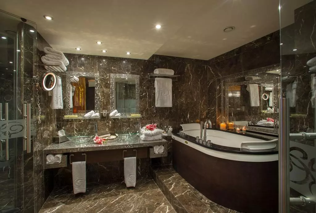 grand_resort_limassol_shabavizparvaz_19.jpg