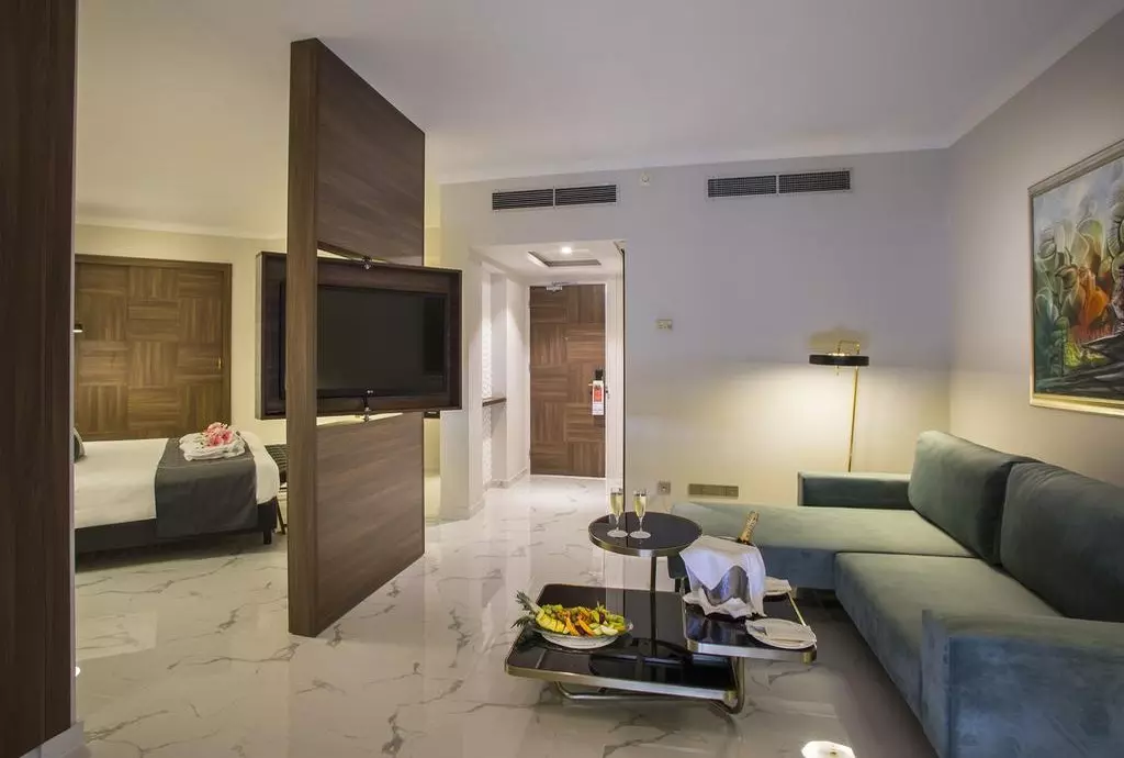 grand_resort_limassol_shabavizparvaz_21.jpg