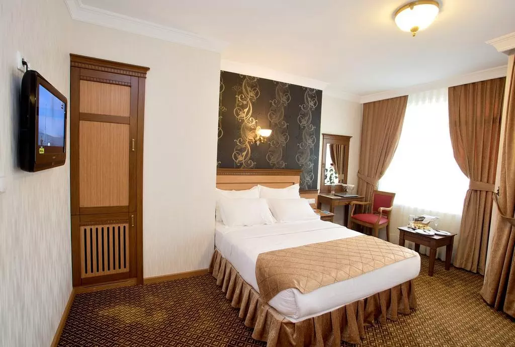 grand_unal_istanbul_shabavizparvaz_06.jpg