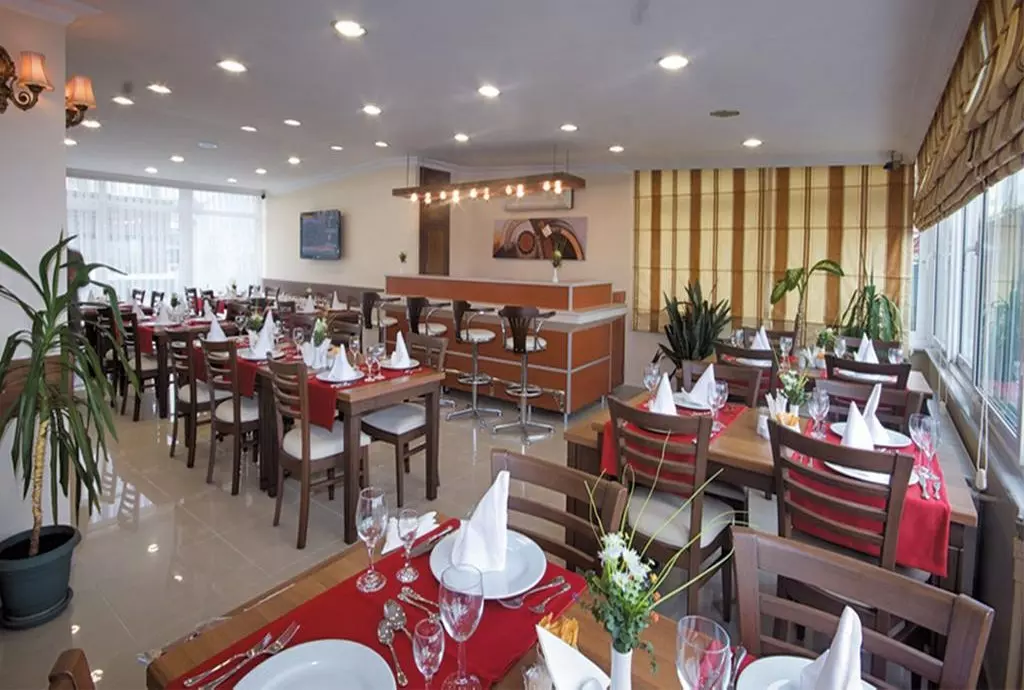 grand_unal_istanbul_shabavizparvaz_09.jpg