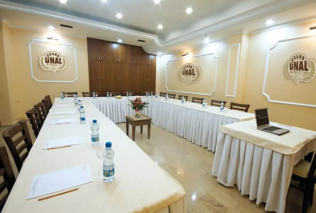 grand_unal_istanbul_shabavizparvaz_11.jpg