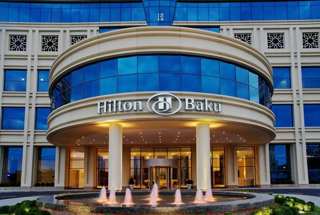 hilton_baku_shabavizparvaz_01.jpg
