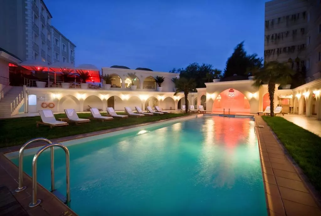 holiday_inn_shabavizparvaz_01.jpg