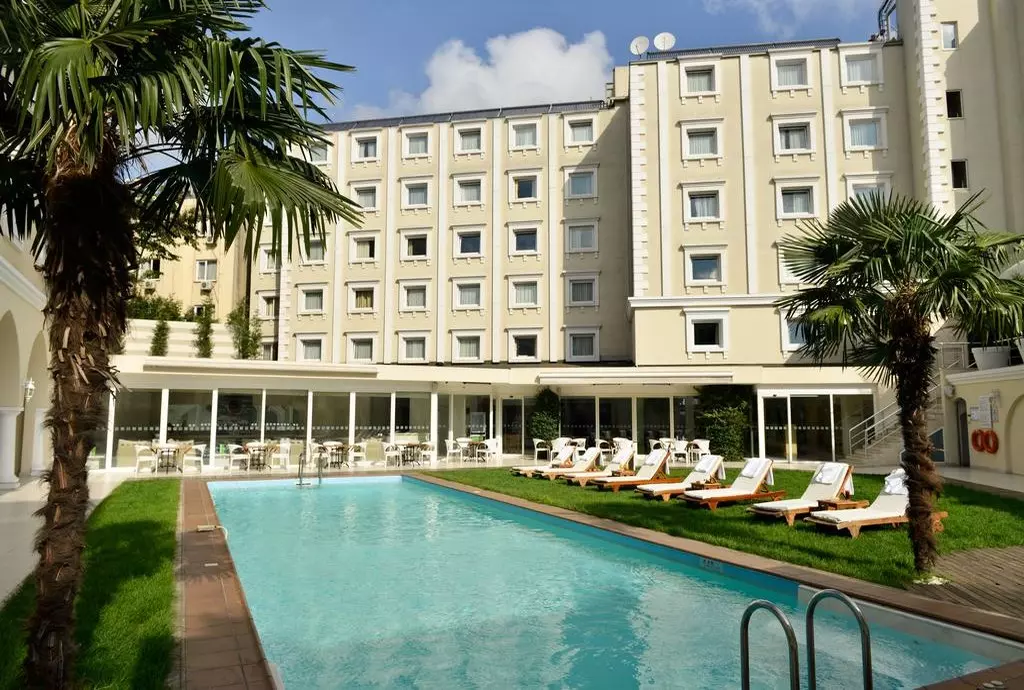 holiday_inn_shabavizparvaz_05.jpg