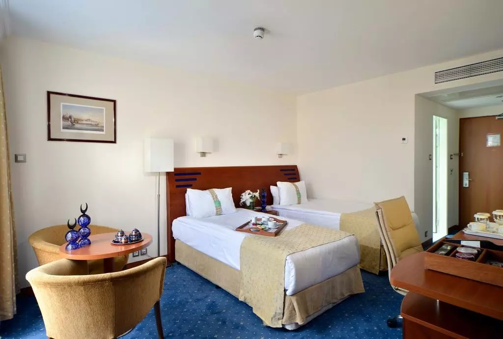 holiday_inn_shabavizparvaz_13.jpg