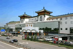hongqiao_market_shabavizparvaz_01.jpg