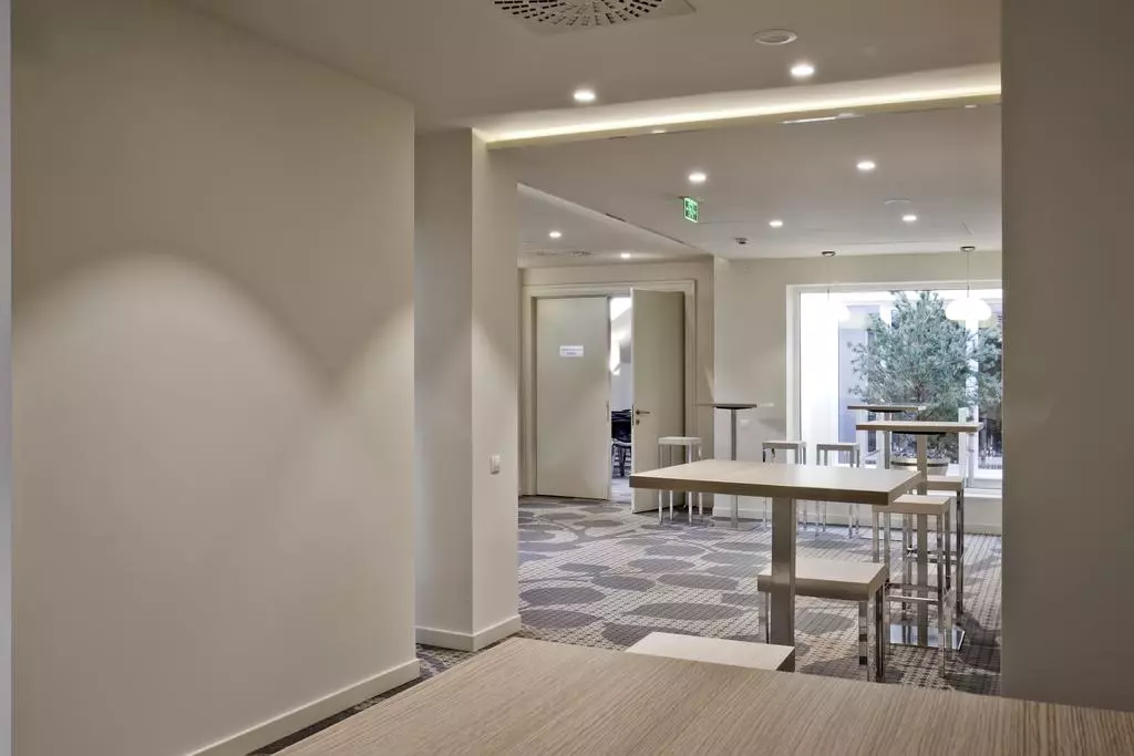 hotel_jump_inn_belgrade_shabavizparvaz_03.jpg hotel_jump_inn_belgrade_shabavizparvaz_03.jpg