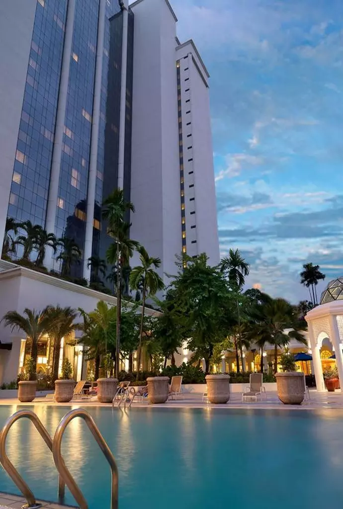 istana_hotel_shabavizparvaz_01.jpg