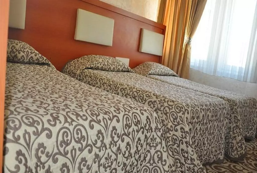 kaya_madrid_shabavizparvaz_05.jpg