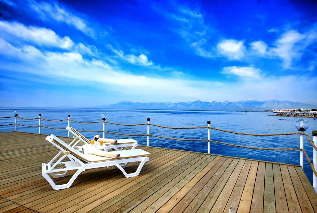 lara_family_club_shabavizparvaz_01.jpg lara_family_club_shabavizparvaz_01.jpg