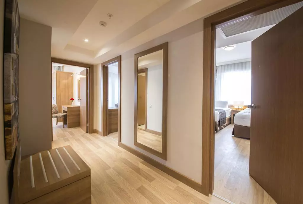 lara_family_club_shabavizparvaz_17.jpg lara_family_club_shabavizparvaz_17.jpg