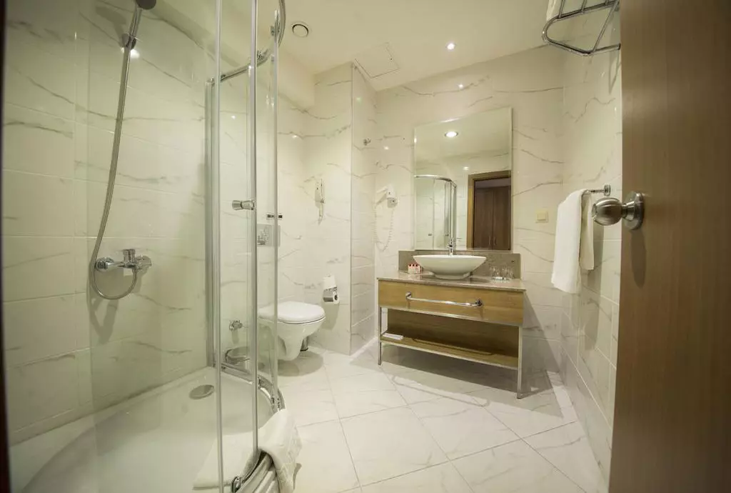 lara_family_club_shabavizparvaz_18.jpg lara_family_club_shabavizparvaz_18.jpg