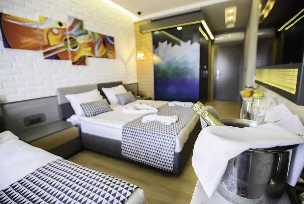 laren_family_antalya_shabavizparvaz_06.jpg