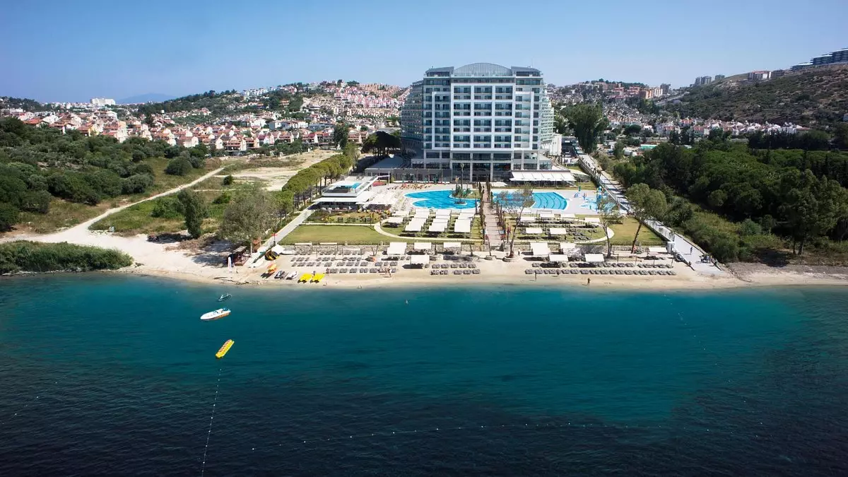 liberty-sea-light-kusadasi-beach