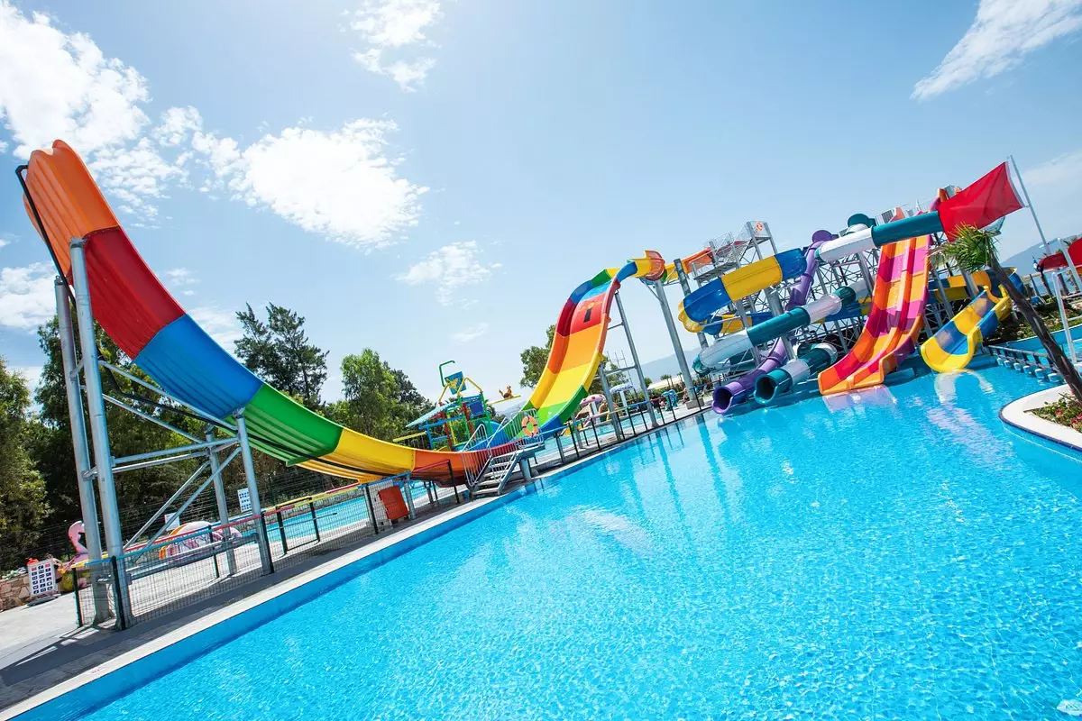 liberty-sea-light-kusadasi-entertainment