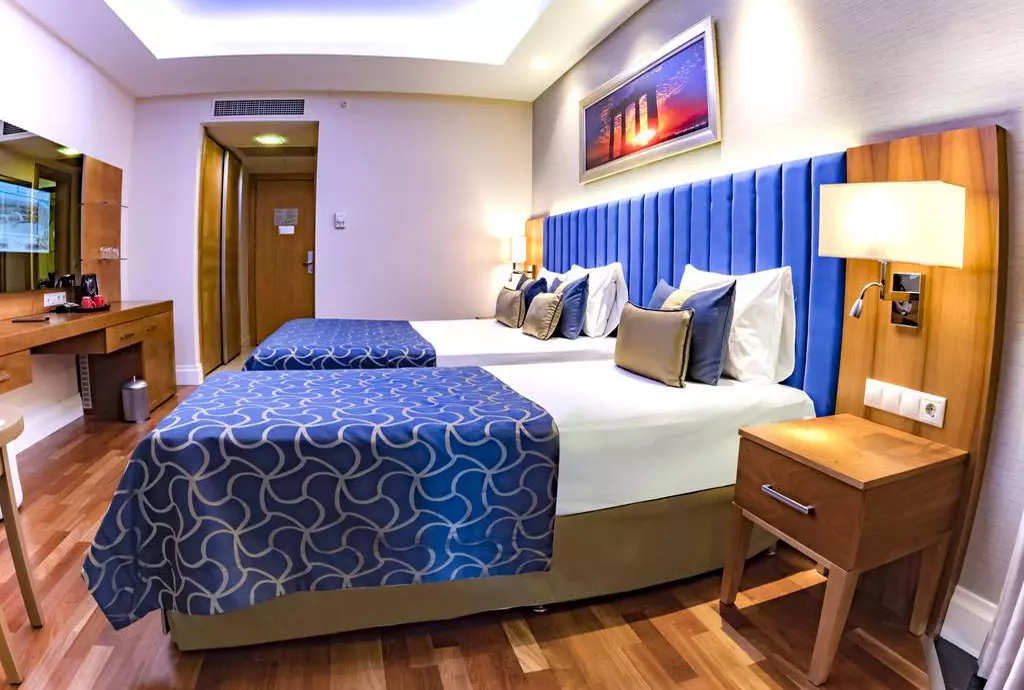 liberty_lara_shabavizparvaz_05.jpg liberty_lara_shabavizparvaz_05.jpg