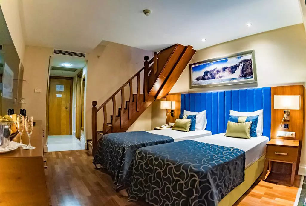 liberty_lara_shabavizparvaz_27.jpg liberty_lara_shabavizparvaz_27.jpg