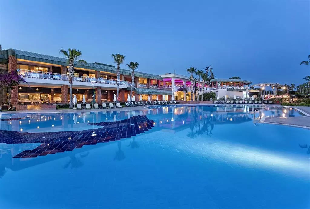 maritim_pine_beach_shabavizparvaz_01.jpg