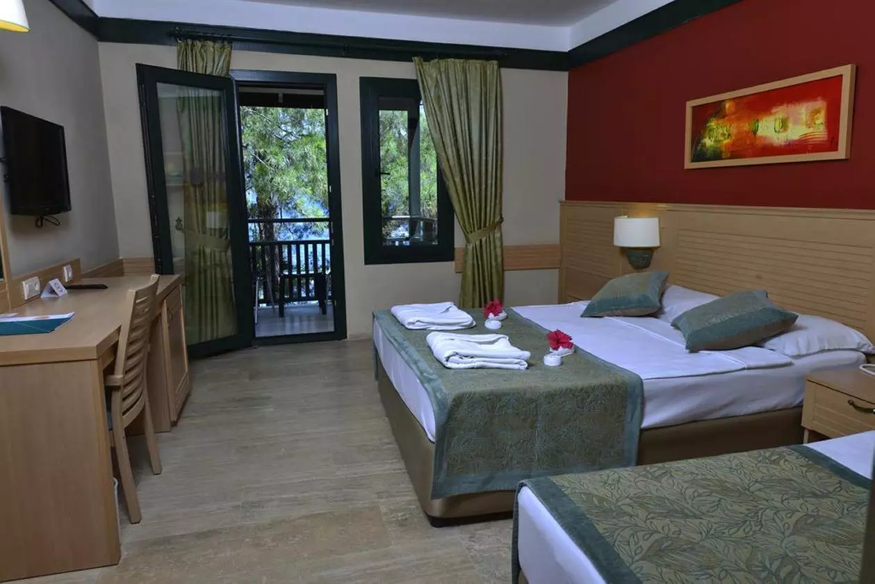 marmarispalace_shabaviz.jpg marmarispalace_shabaviz.jpg