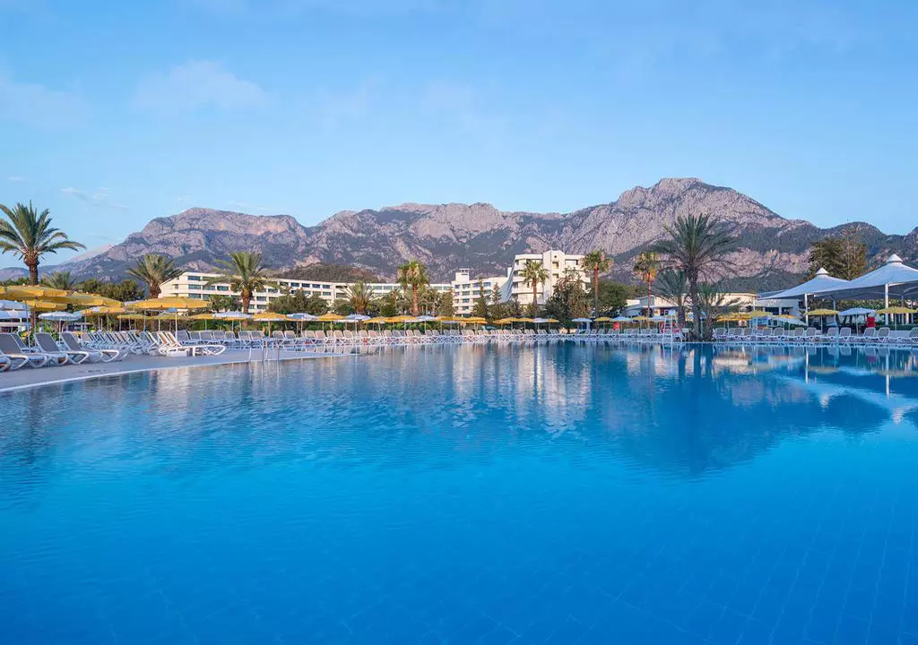 mirage_park_resort_shabavizparvaz_01.jpg