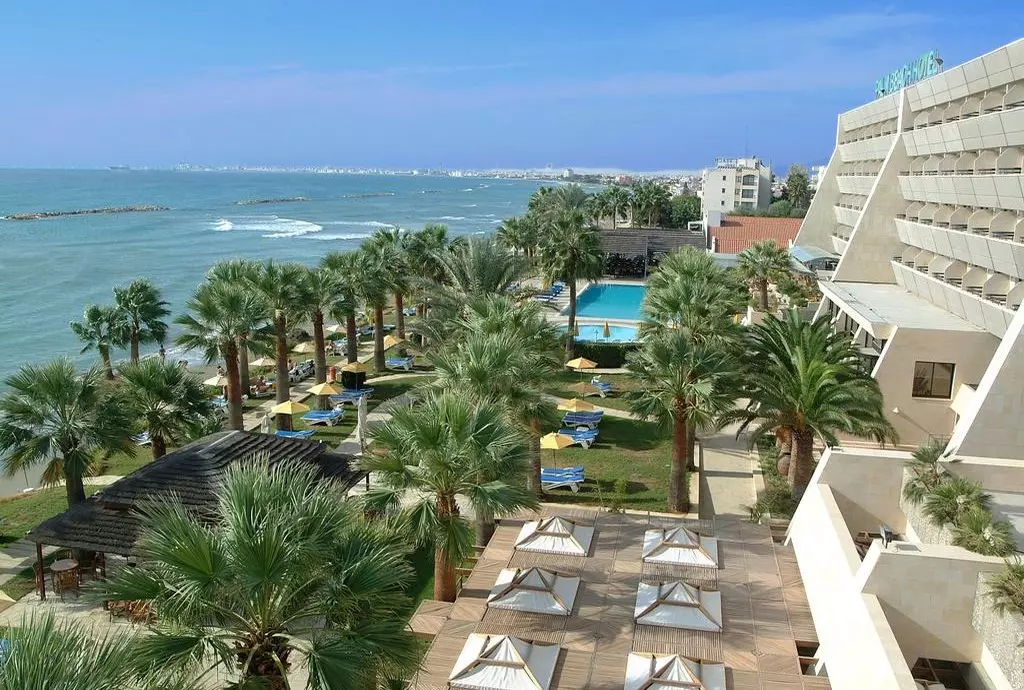 palm_beach_hotel_bungalow_shabavizparvaz_03.jpg