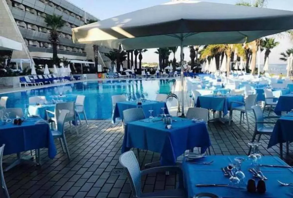 palm_beach_hotel_bungalow_shabavizparvaz_05.jpg